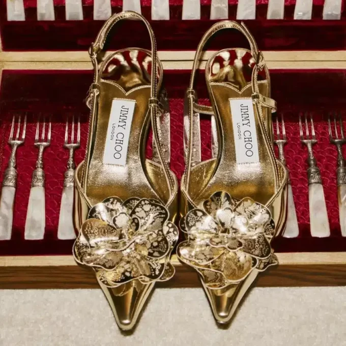 ミミ スリングバック 50 ゴールド リキッドメタルレザー スリングバック（jimmy choo パーフォレーテッド・コルサージュ付き）