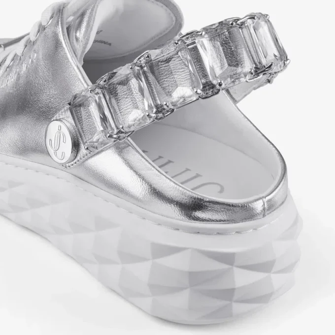 クリスタルストラップ付き Diamond スリング シルバーメタリックレザー スリッパトレーナー