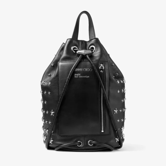 jimmy choo ノワール ケイ・ニノミヤ バックパック  メタル製のマルチスター装飾をあしらったブラックナッパレザー製バックパック