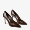 Romy 85 チョコレート クロコダイルエンボスレザー パンプス