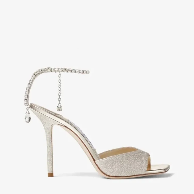 Saeda Sandal 100 プラチナ アイス ダスティ グリッター サンダル（クリスタル装飾付き）